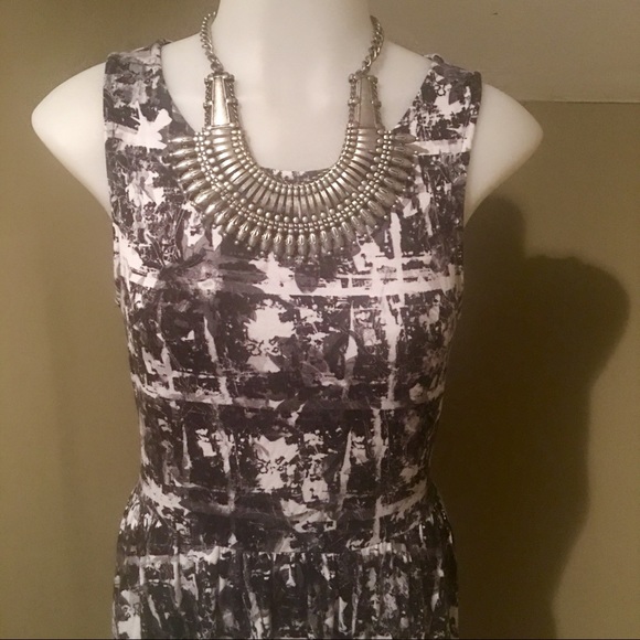 Women’s Blk & White Silky Sleeveless Dress/SZ S - Picture 3 of 4